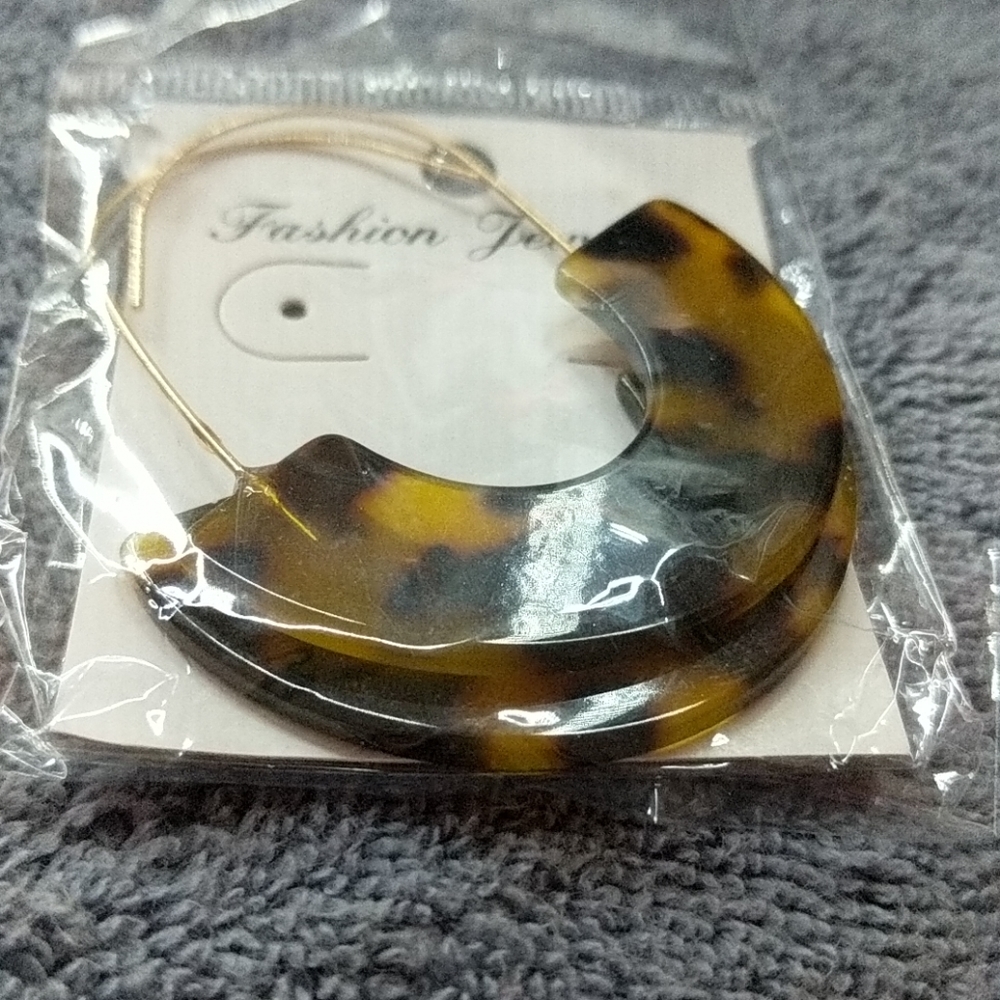 Tortoise shell earrings - Picture 2 of 5